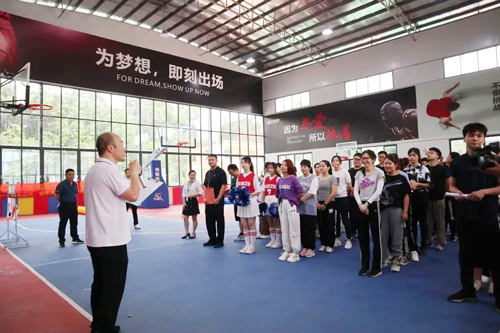 快乐运动，，，高效事情——玩彩网十五周年庆趣味运动会